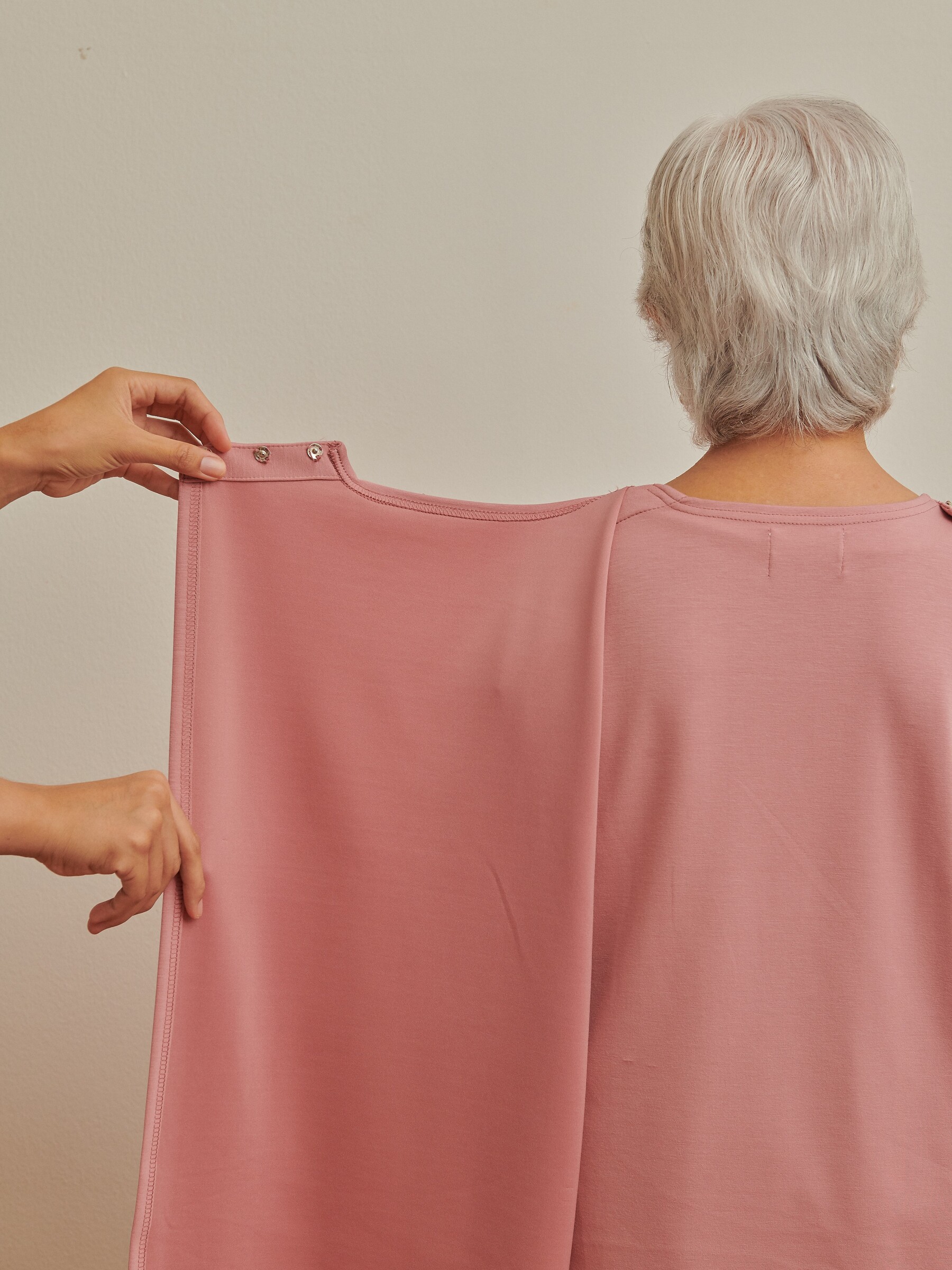 CareSnap Assist Top in Pink 5
