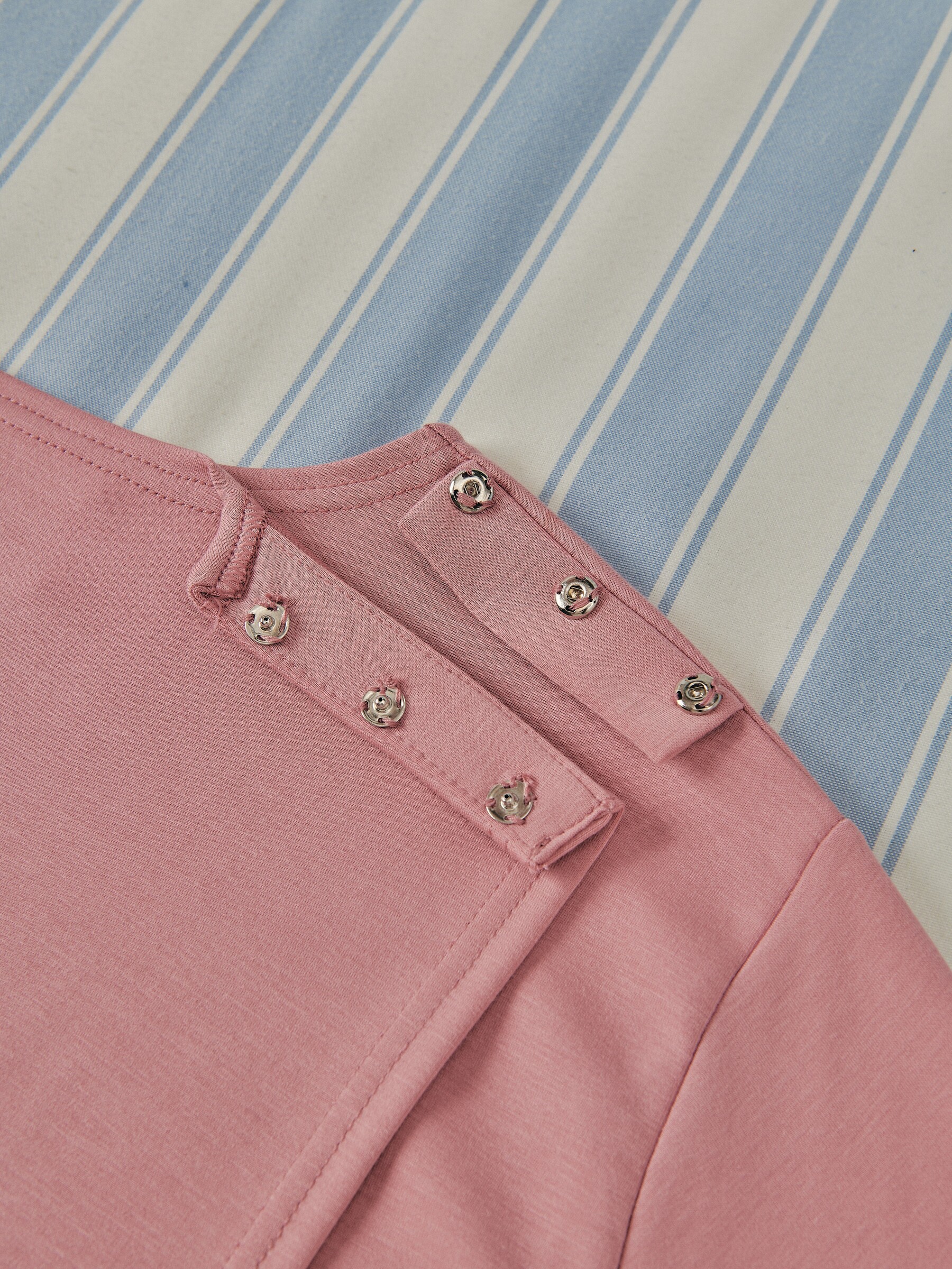 CareSnap Assist Top in Pink 8