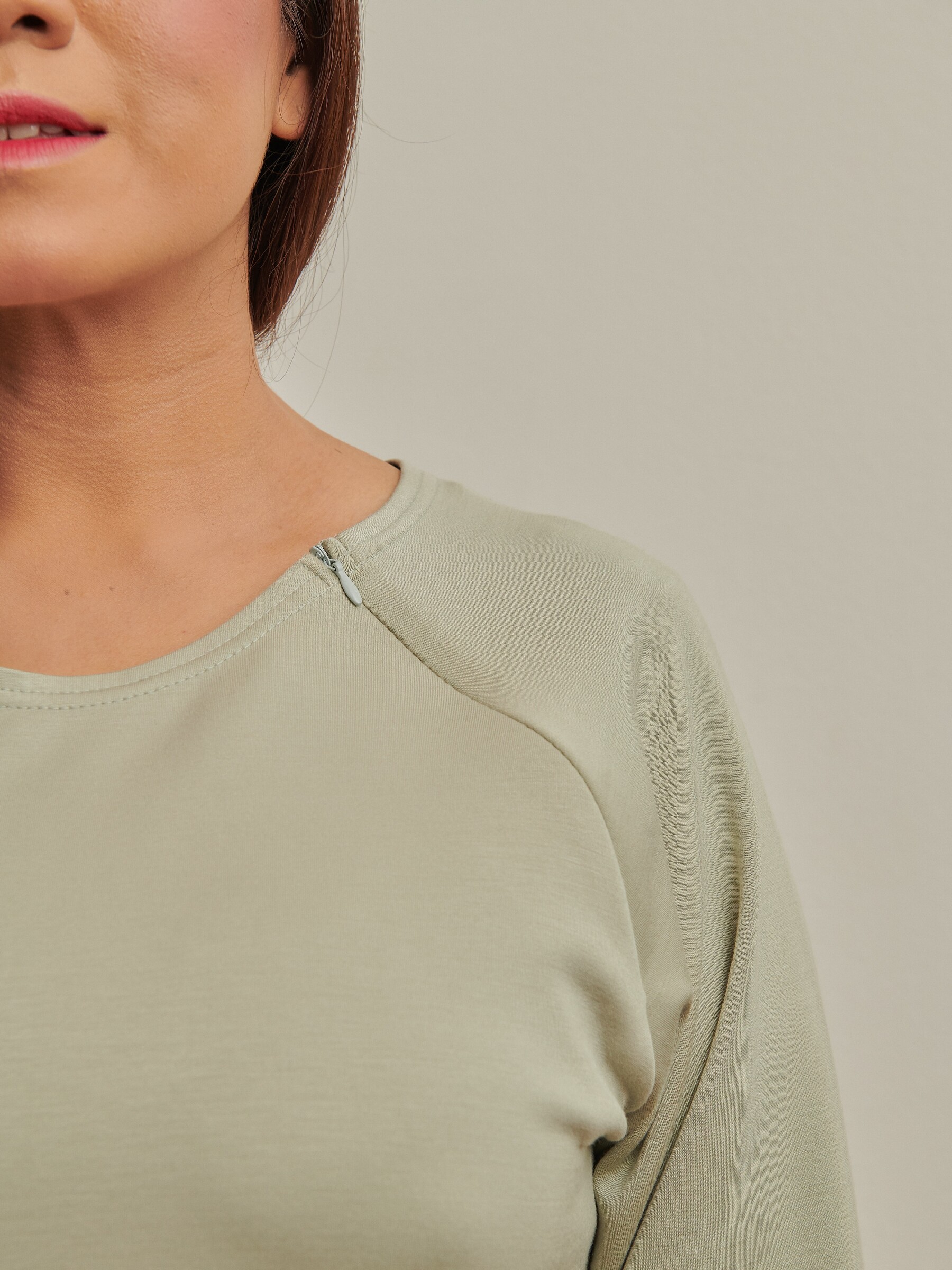EaseZip Therapy Top in Sage Green 3
