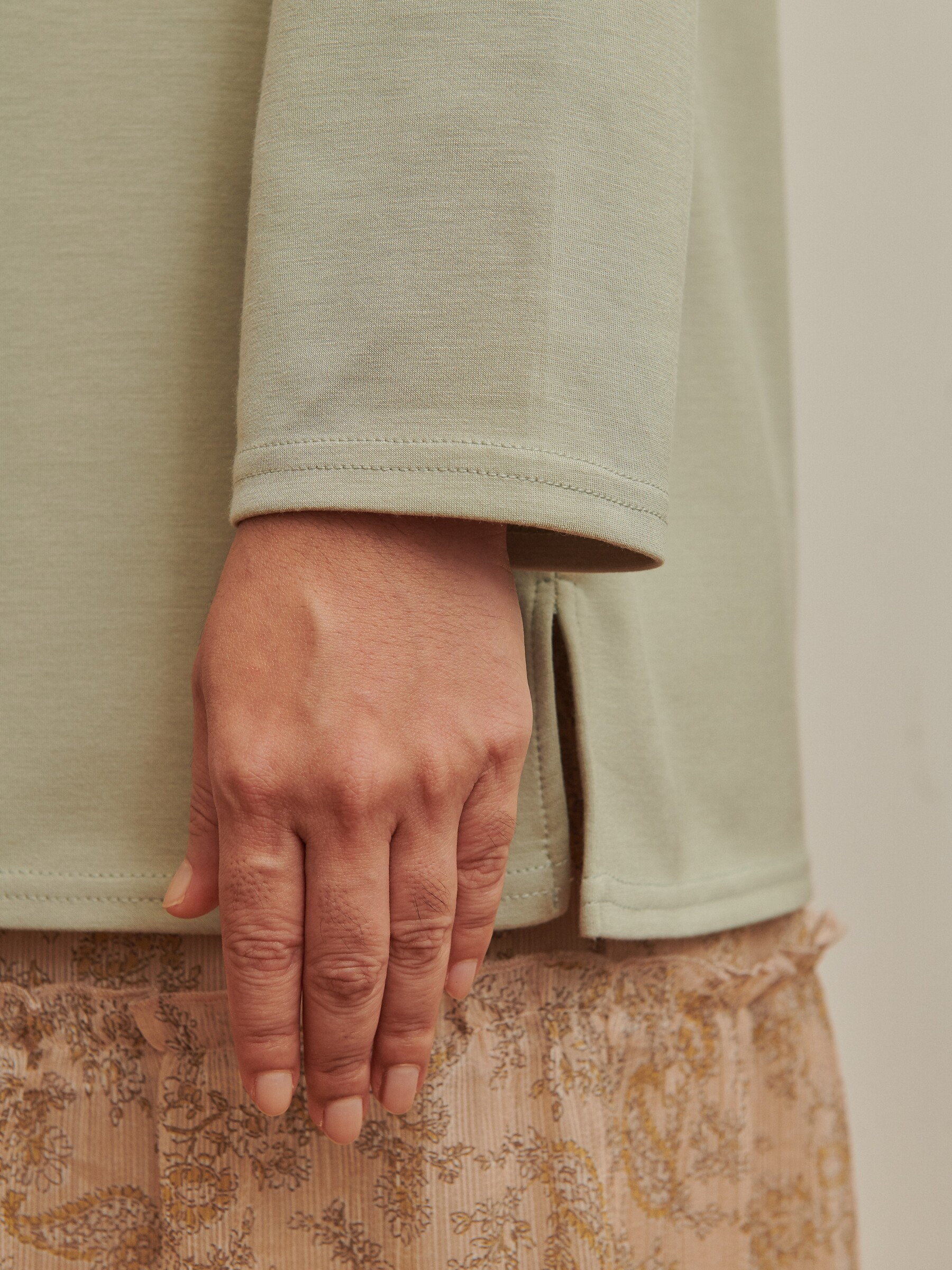 EaseZip Therapy Top in Sage Green 7