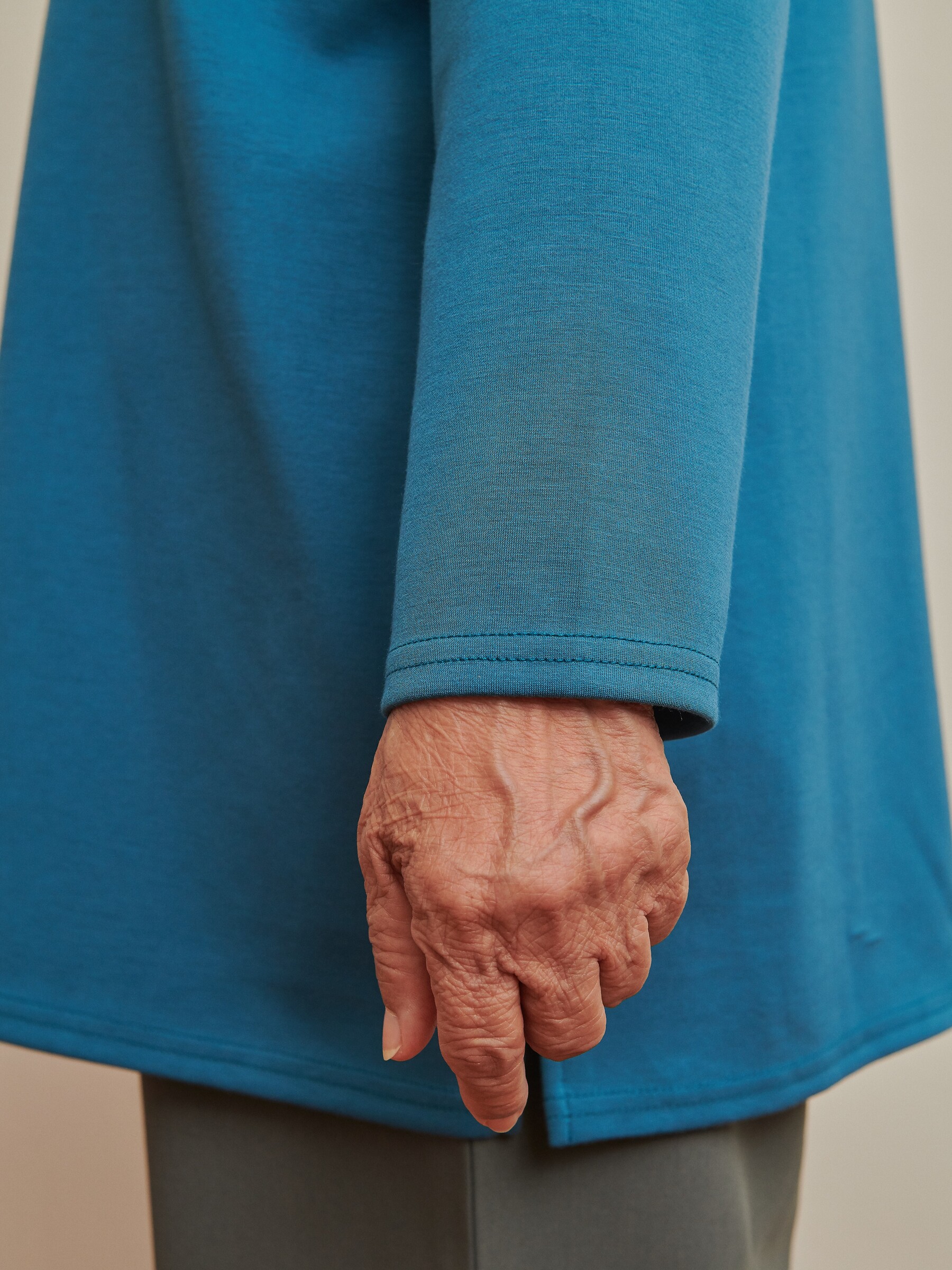 EaseZip Therapy Top in Teal Blue 7