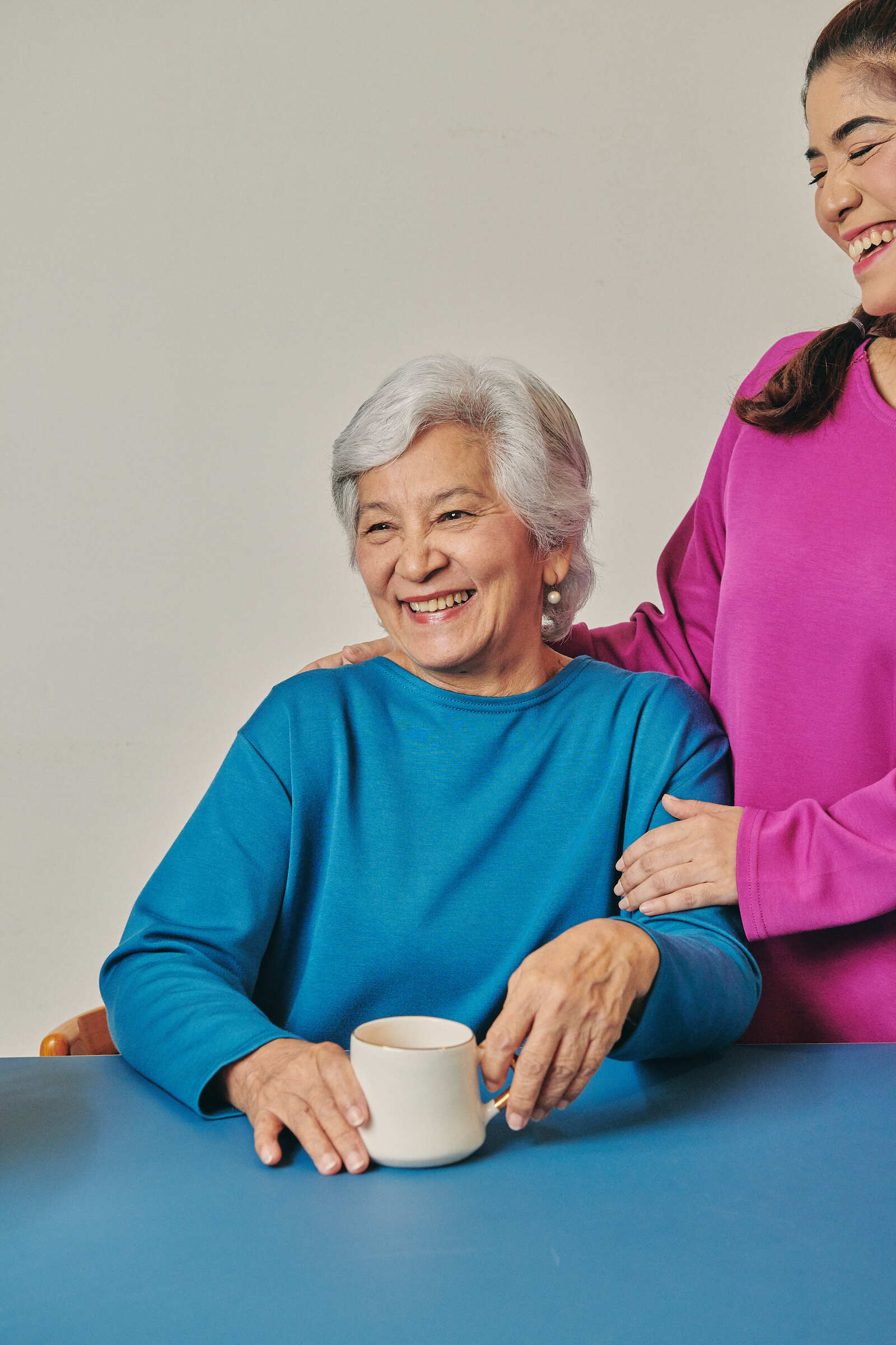 EaseZip Therapy Top in Teal Blue 11