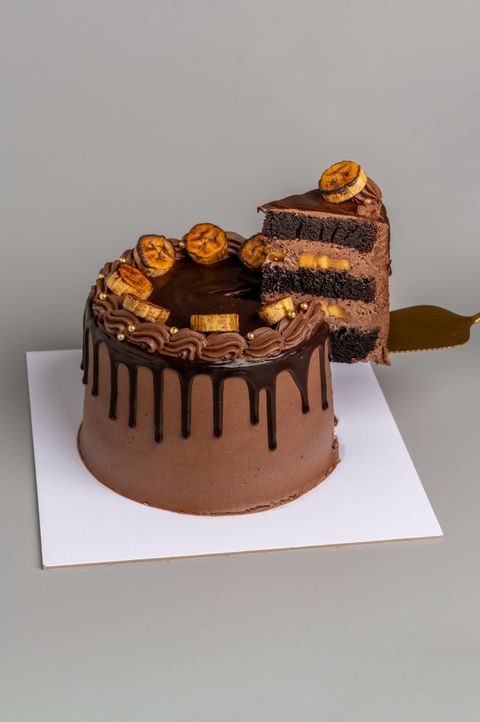 ChocolateBananaCake_WholeCakes_Slice_202507