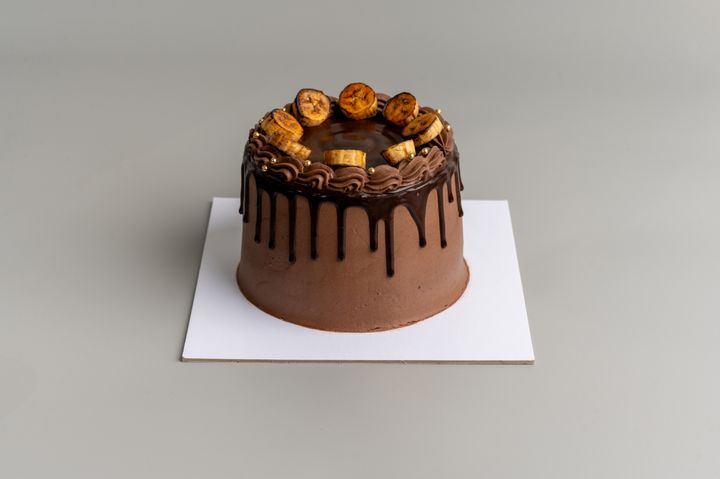 ChocolateBananaCake_WholeCakes_Side_202507