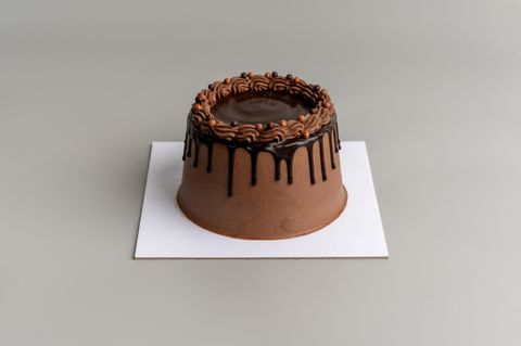 ClassicChocolateCake_WholeCakes_Side_202507