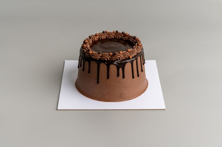 ClassicChocolateCake_WholeCakes_Side_202507