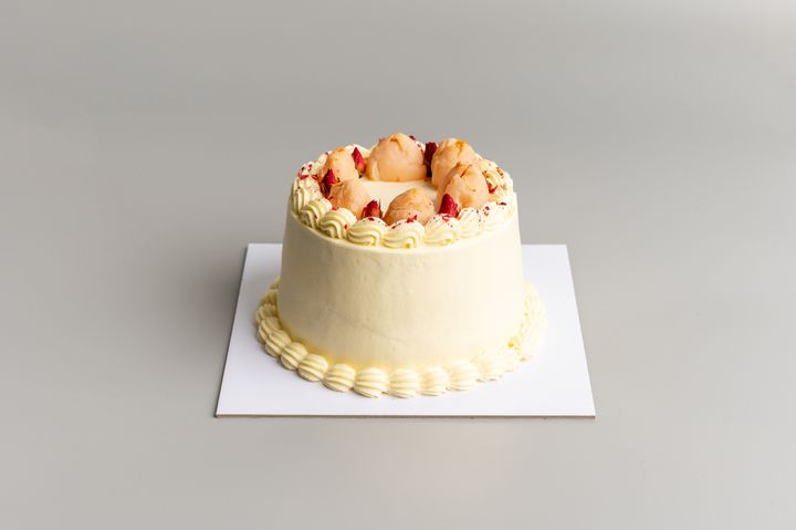 EarlGreyRoseLycheeCake_WholeCakes_Side_202507