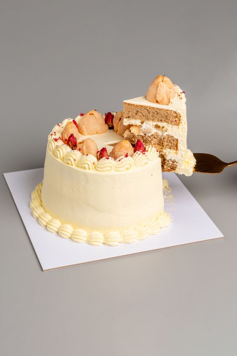 EarlGreyRoseLycheeCake_WholeCakes_Slice_202507