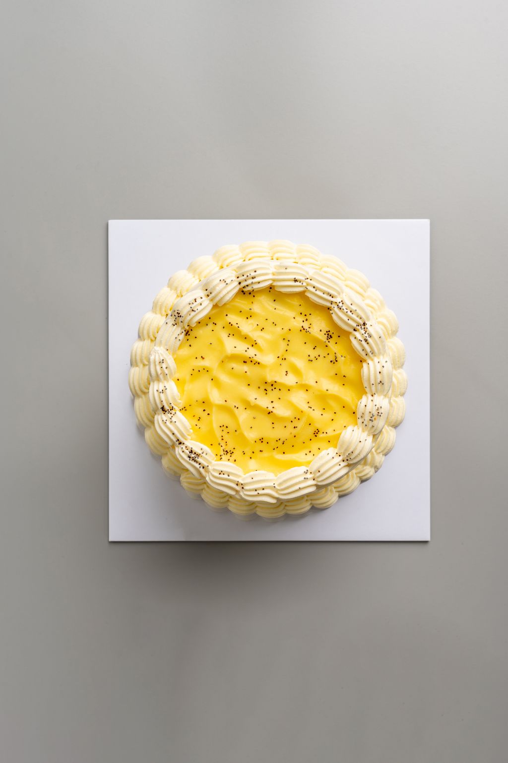 LemonPoppyseedCake_WholeCakes_Top_202507