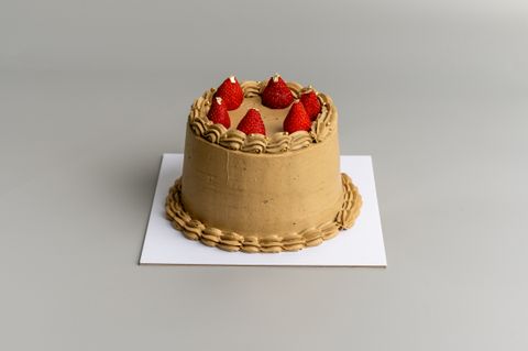 Matcha_HoujichaStrawberryCake_WholeCakes_Side_202507