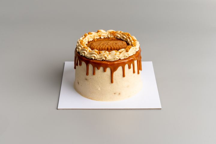 TripleBiscoffCake_WholeCakes_Side_202507