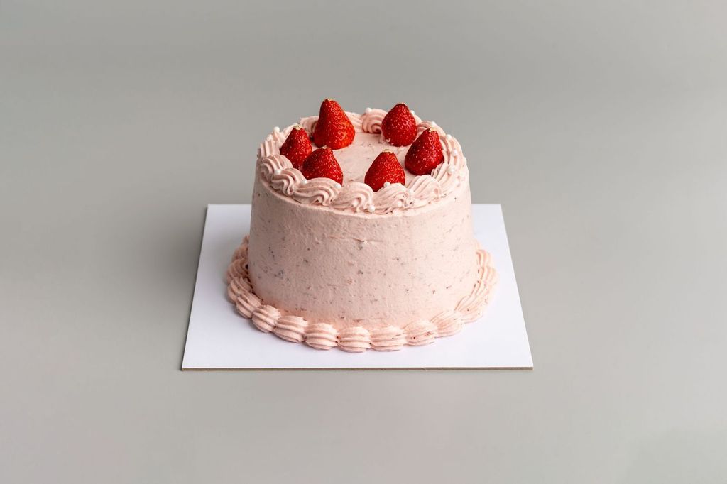StrawberryShortcake_WholeCakes_Side_202507 (3)