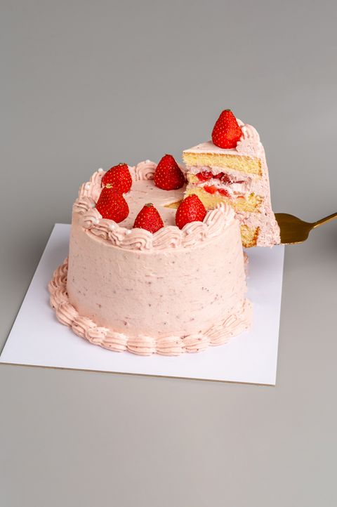 StrawberryShortcake_WholeCakes_Slice_202507