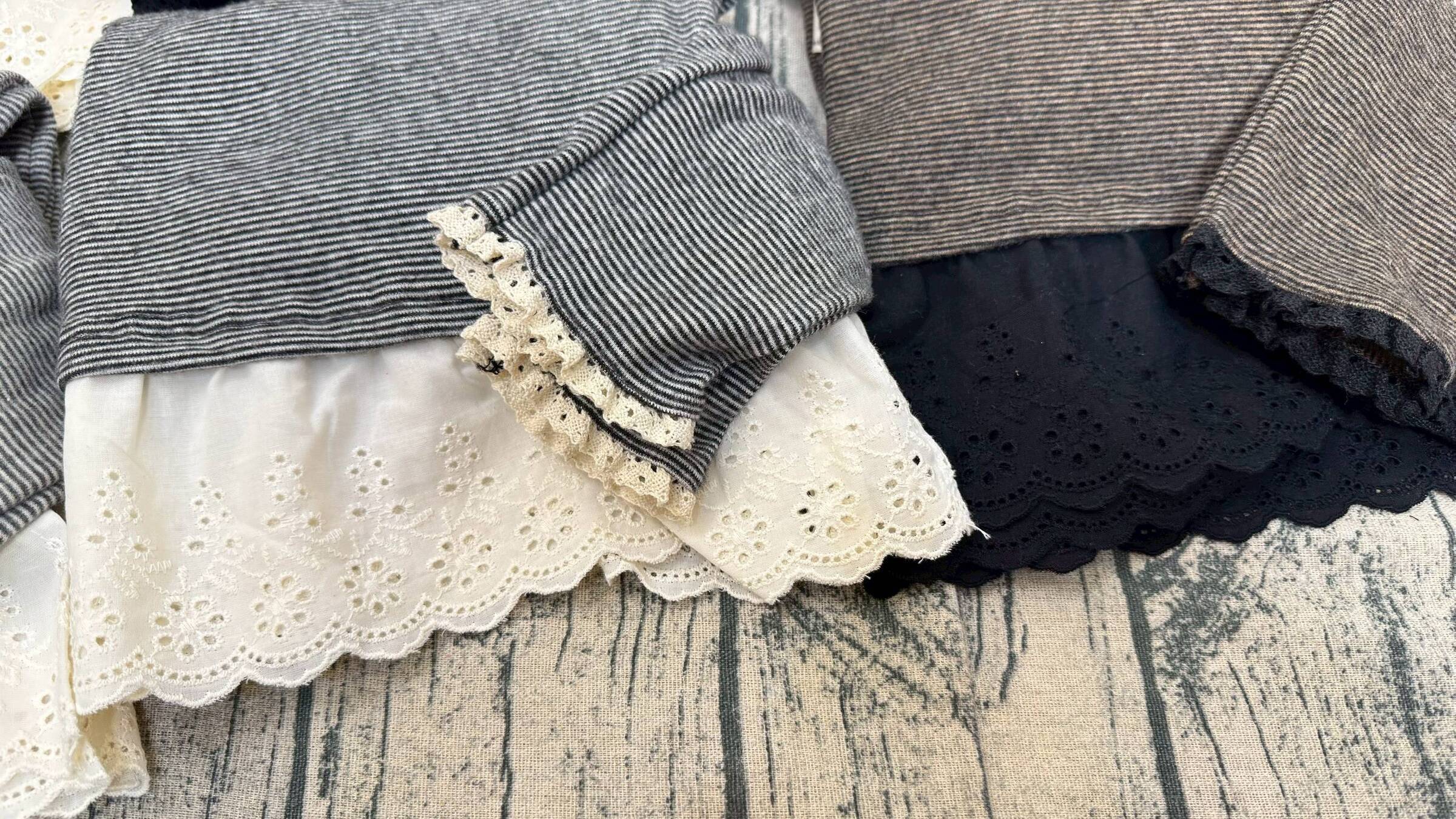 LINE_ALBUM_14071 袖口下擺蕾絲磨毛衫 《獨家自訂》_251222_4