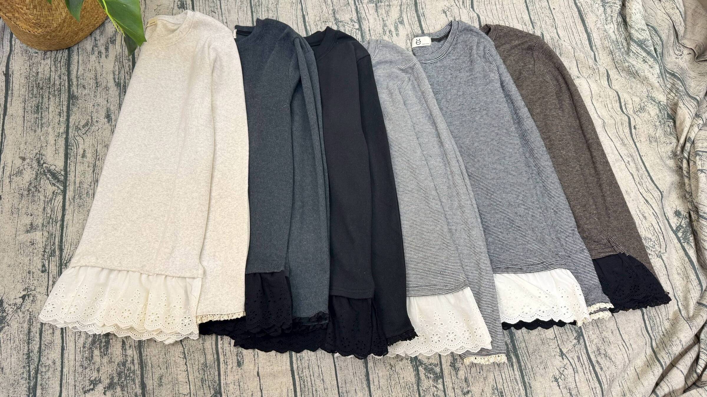 LINE_ALBUM_14071 袖口下擺蕾絲磨毛衫 《獨家自訂》_251222_3