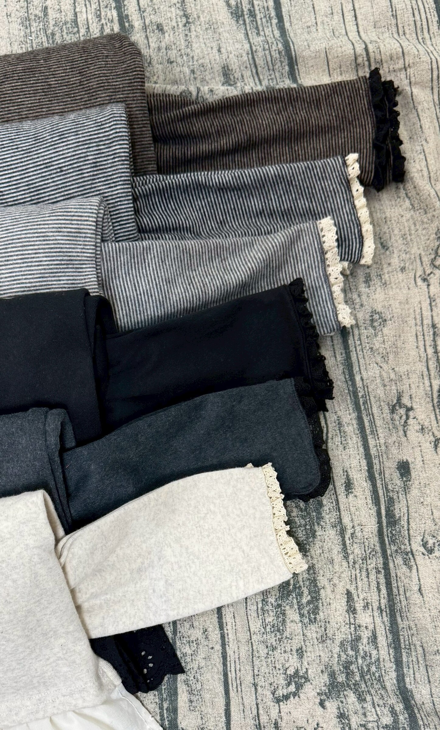 LINE_ALBUM_14071 袖口下擺蕾絲磨毛衫 《獨家自訂》_251222_6