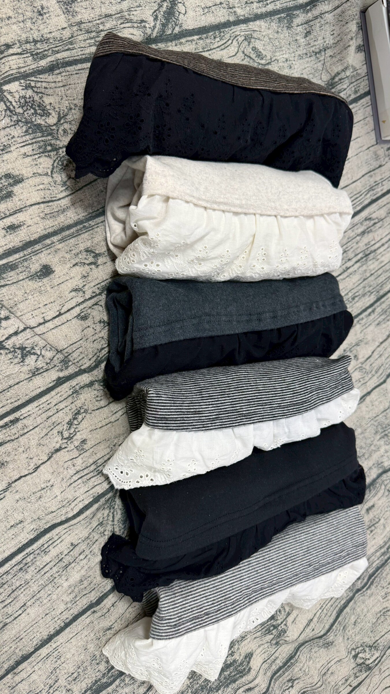 LINE_ALBUM_14071 袖口下擺蕾絲磨毛衫 《獨家自訂》_251222_8