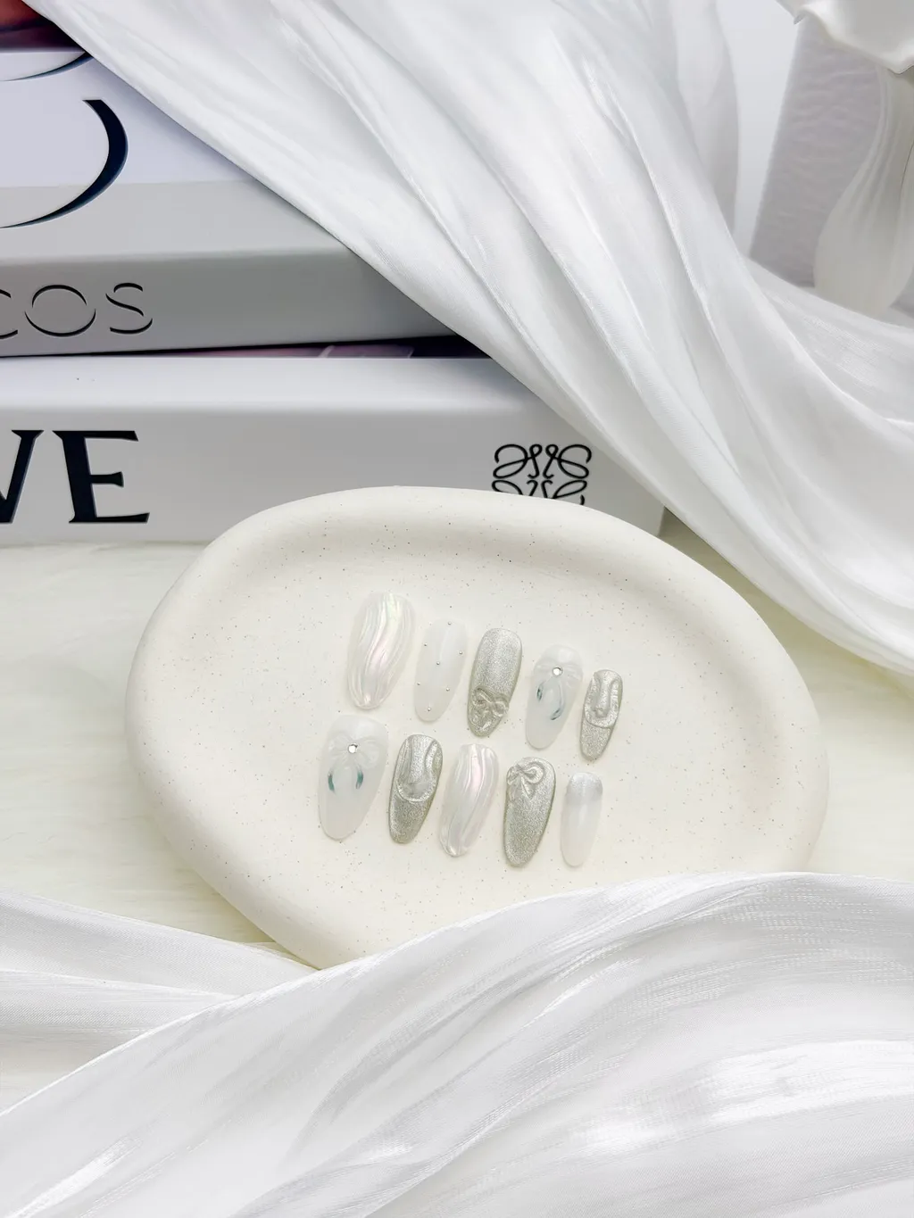 【浮雕蝴蝶結】