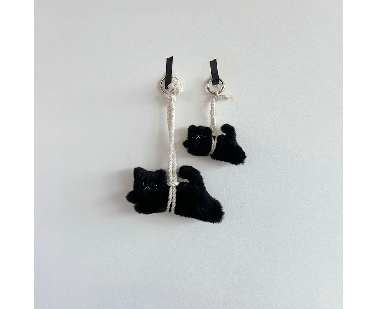 accessories white color image-S2L1