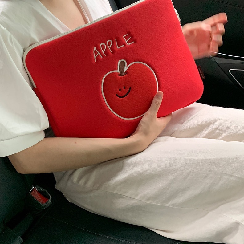apple-pouch_detail_2_shop1_112300 (1)