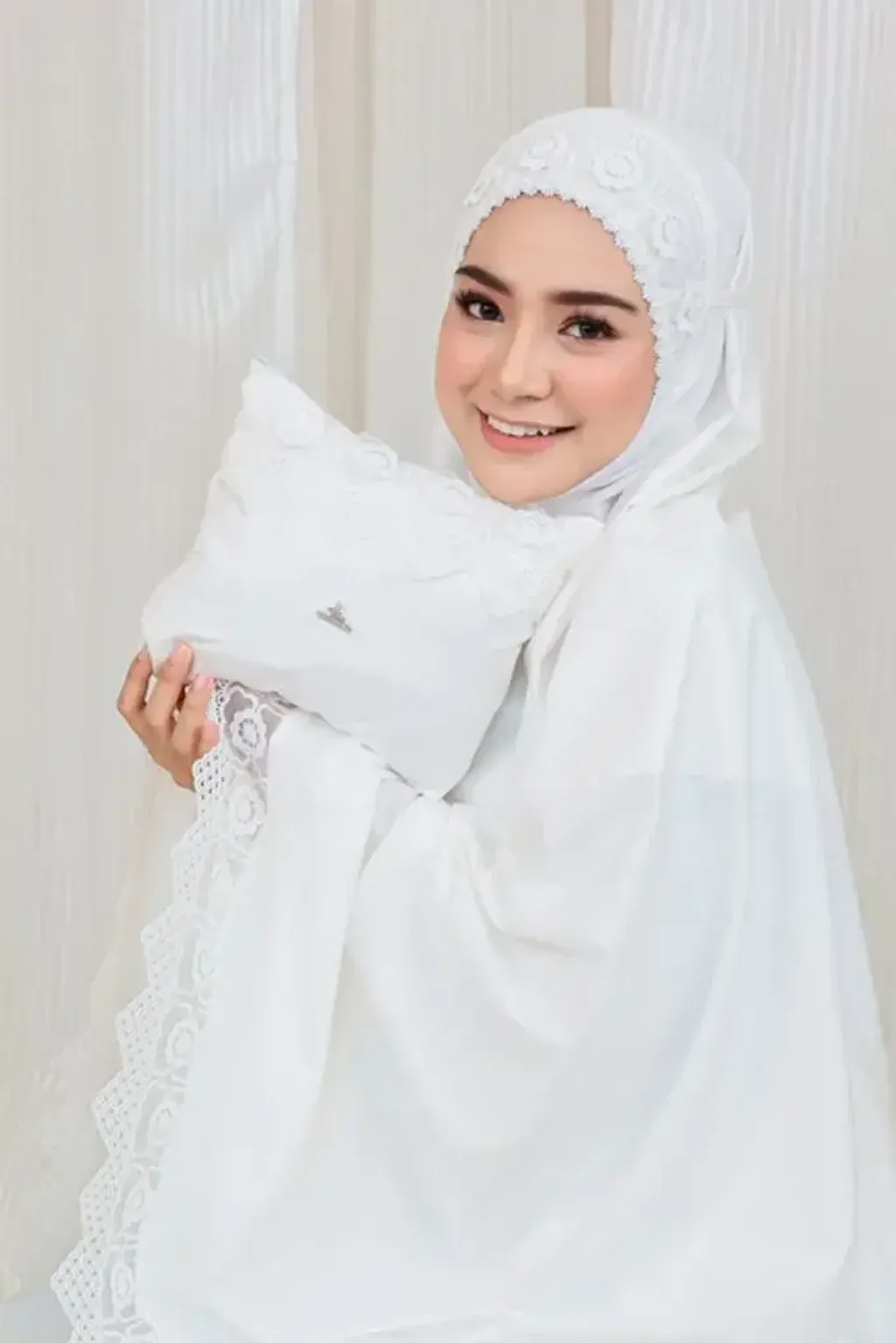 pearl-white-1-1-683x1024.jpg
