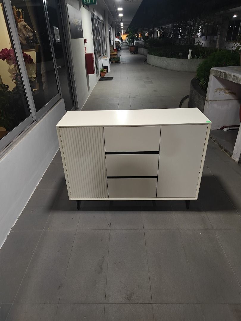 vadsaria_sideboard_1769595172_ff8450f2_progressive