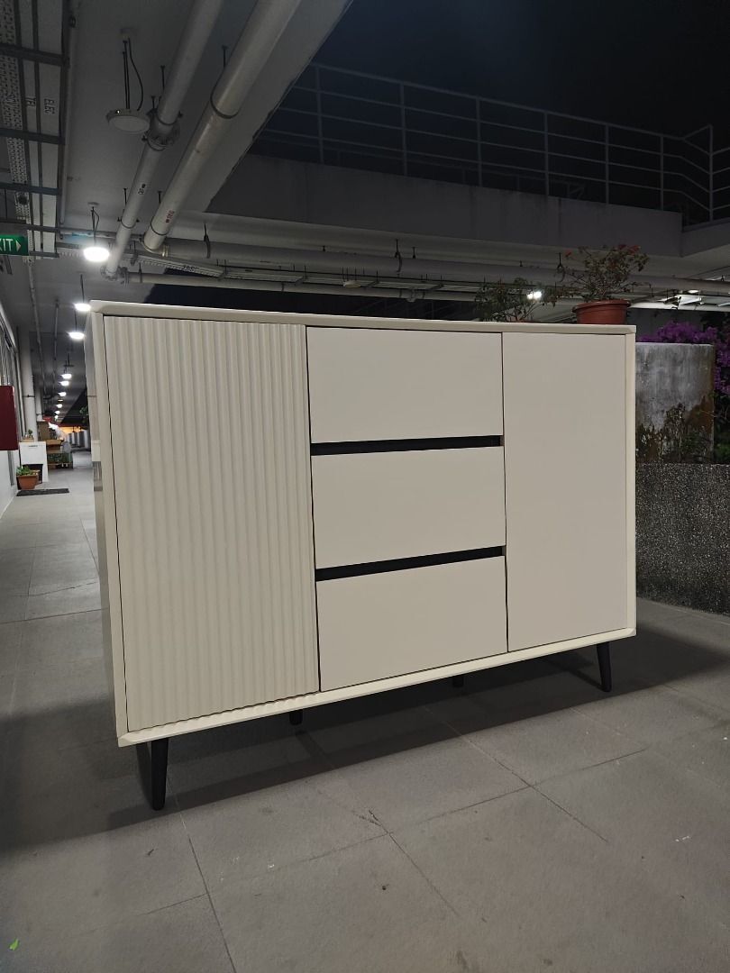 vadsaria_sideboard_1769595172_41461f26_progressive