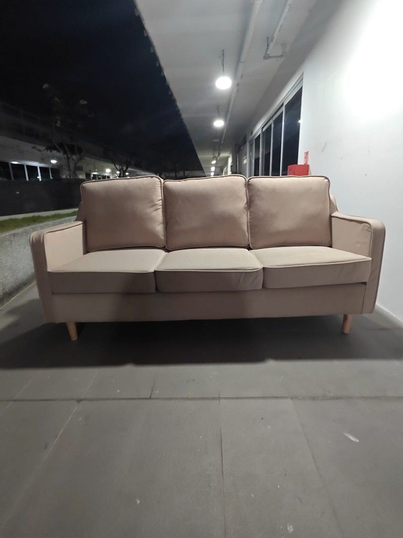 valente_pet_friendly_designer__1772787558_6dba9a5c_progressive