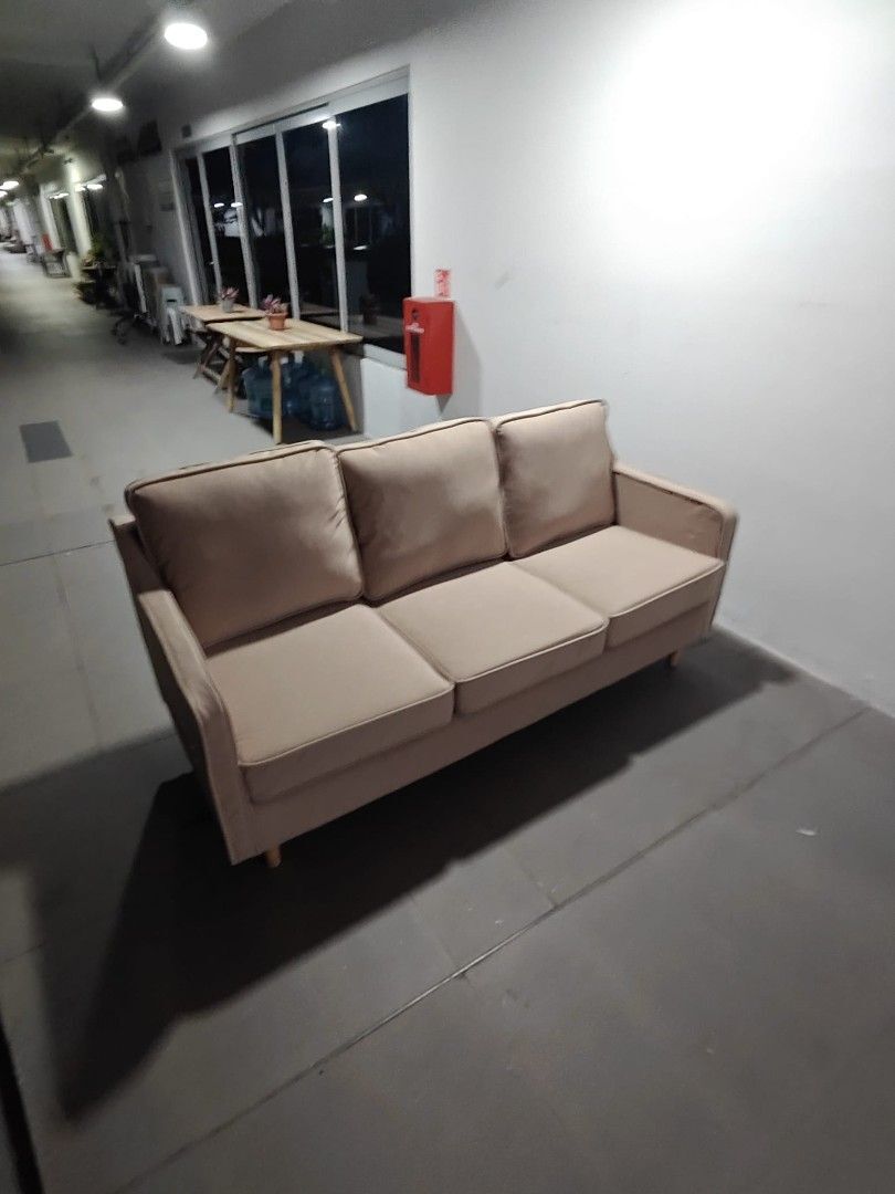 valente_pet_friendly_designer__1772787558_4ae2bbba_progressive