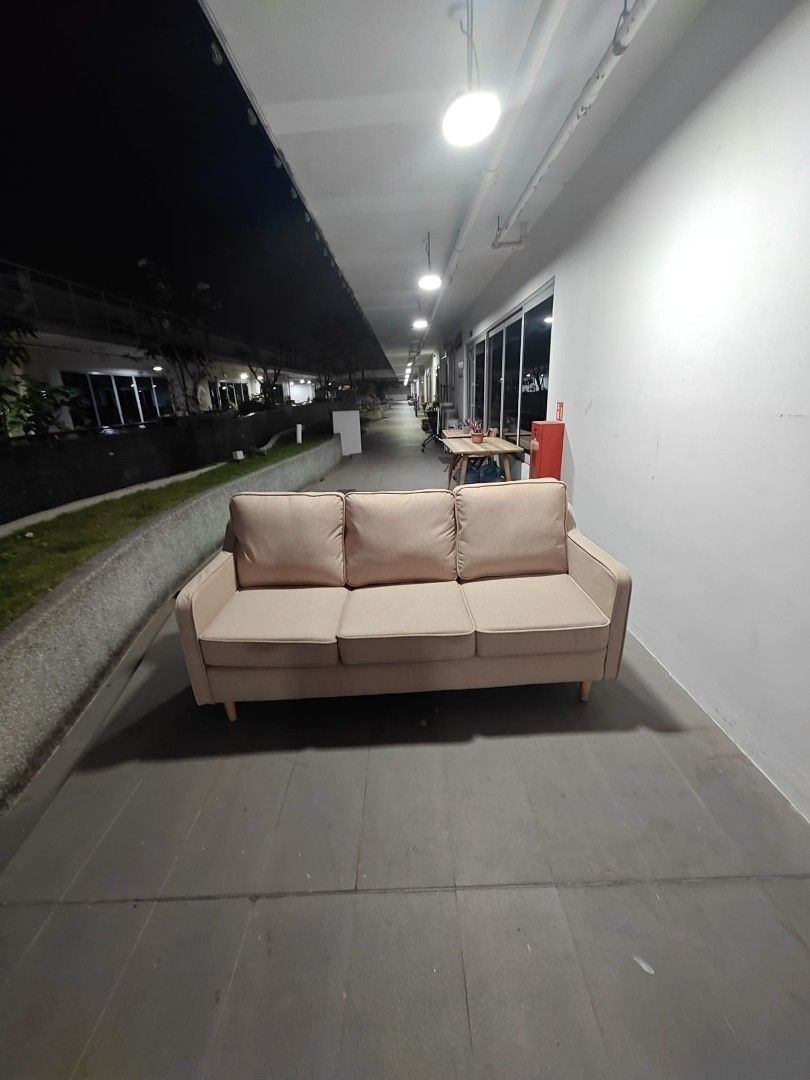 valente_pet_friendly_designer__1772787404_9df94f66_progressive