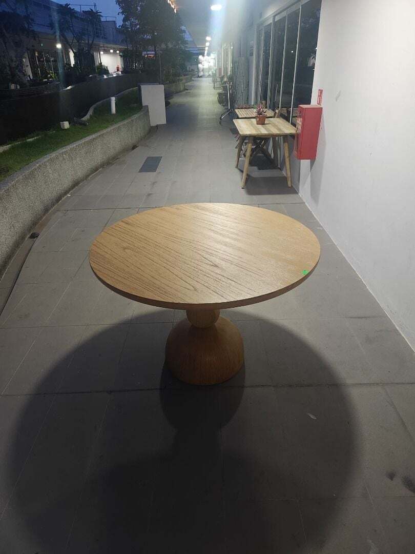 ligertwood_round_dining_table_1774499673_46dda4b9_progressive