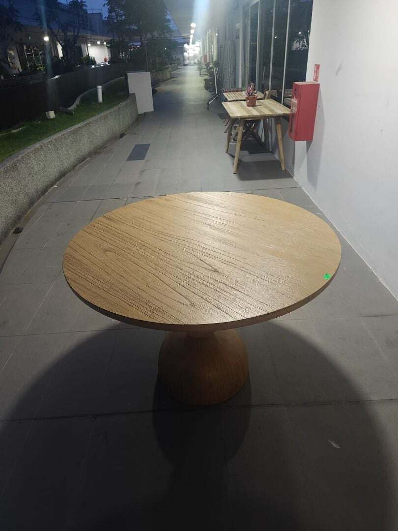 ligertwood_round_dining_table_1774499673_2f34b587_progressive