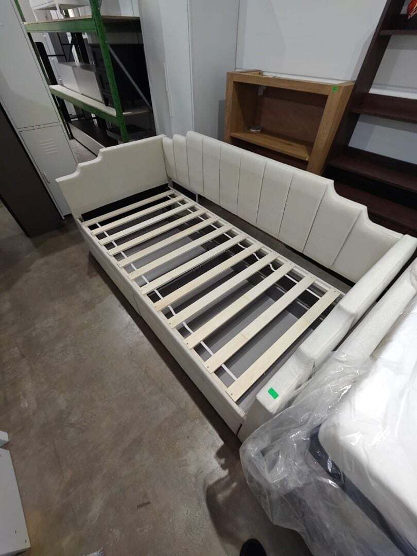 puthren_single_daybed_with_dra_1768460576_e9633691_progressive