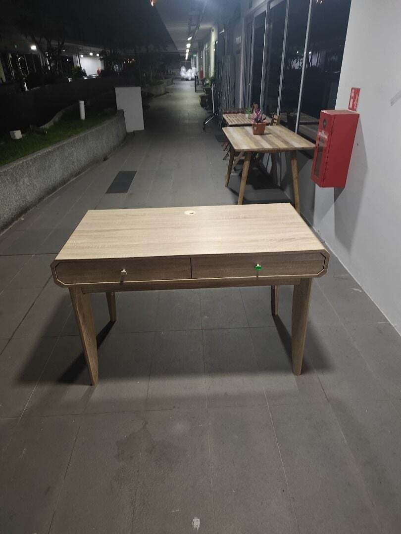 argentea_study_desk_1774187548_ad4f8d58_progressive