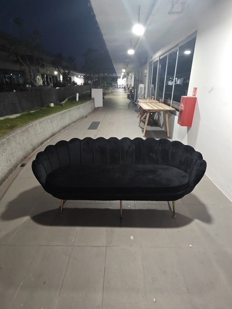 sirenz_3_seater_sofa_in_black__1774508891_d0701f35_progressive