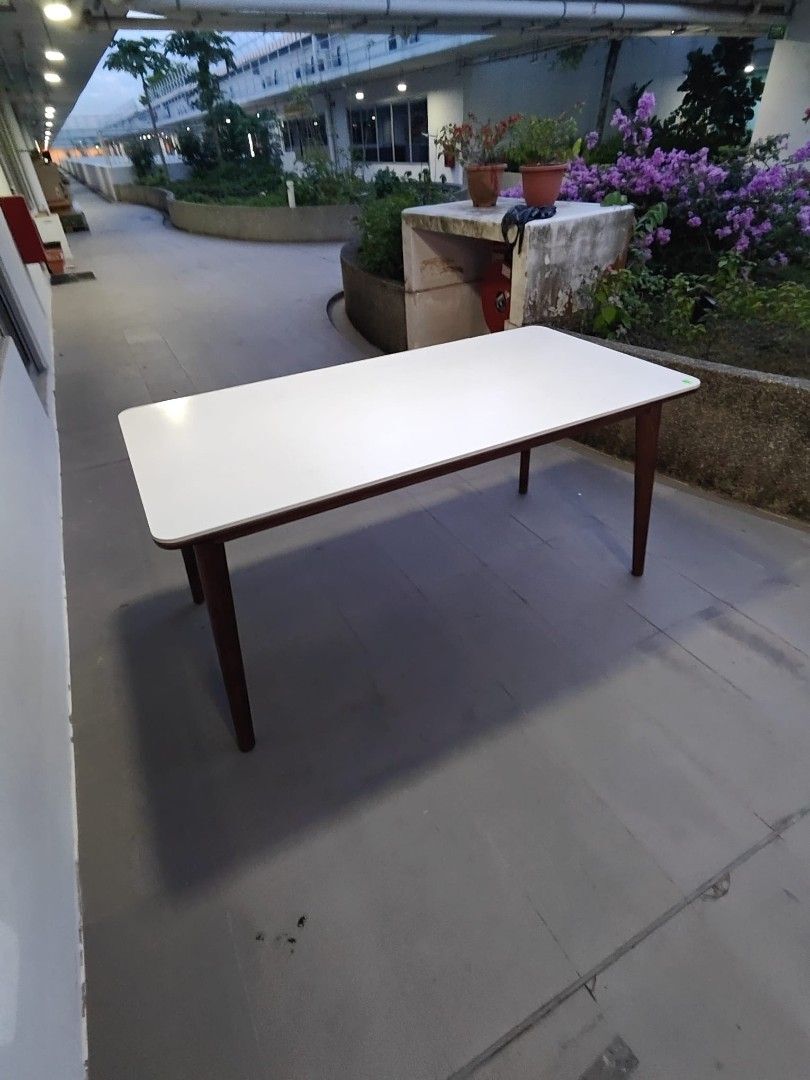arkin_16m_dining_table_with_si_1777626290_150461fd_progressive