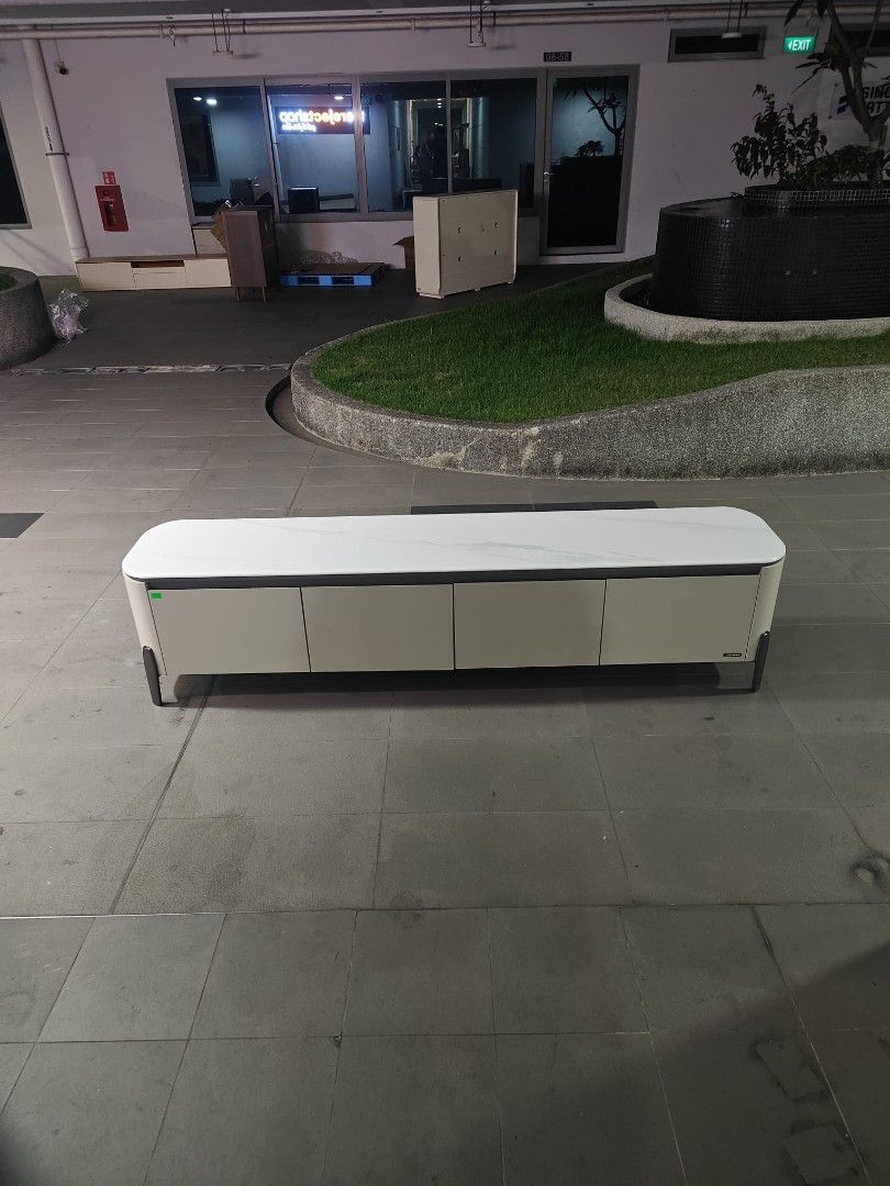 andonovski_20m_tv_console_1777457668_f66681d1_progressive