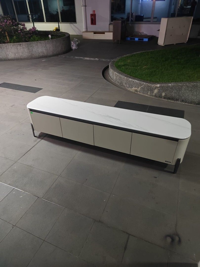 andonovski_20m_tv_console_1777457668_cd7e3dbd_progressive