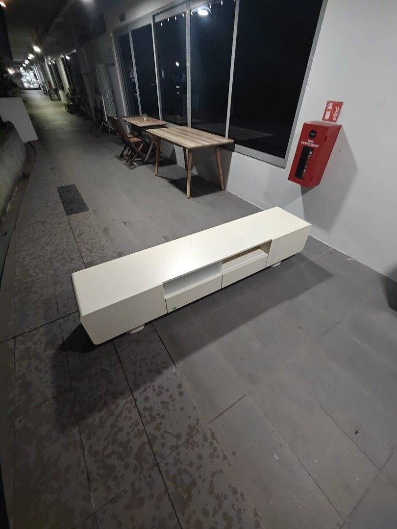 brentford_20_tv_console_1777456085_3a26aed2_progressive