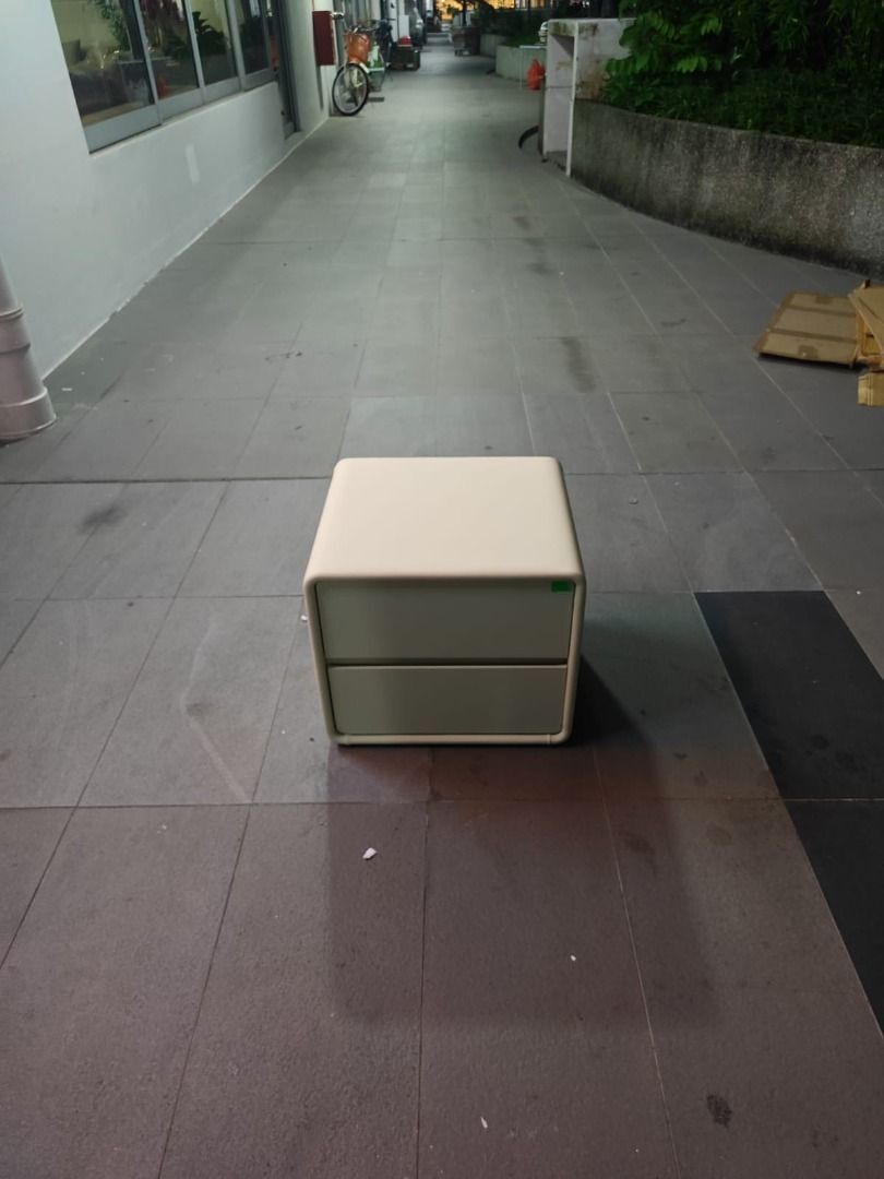 sakamaki_bedside_table_1755419535_cd2ad32a_progressive (1)