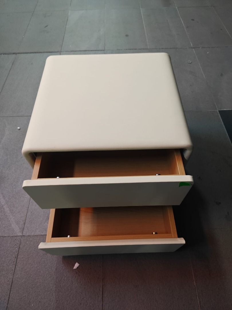 sakamaki_bedside_table_1755419535_cb1e1dde_progressive (1)