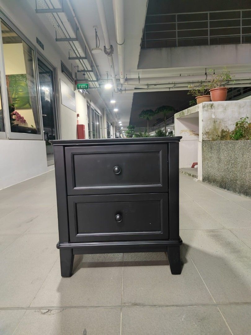 varinder_05m_bedside_table_in__1764848990_6fd62668_progressive