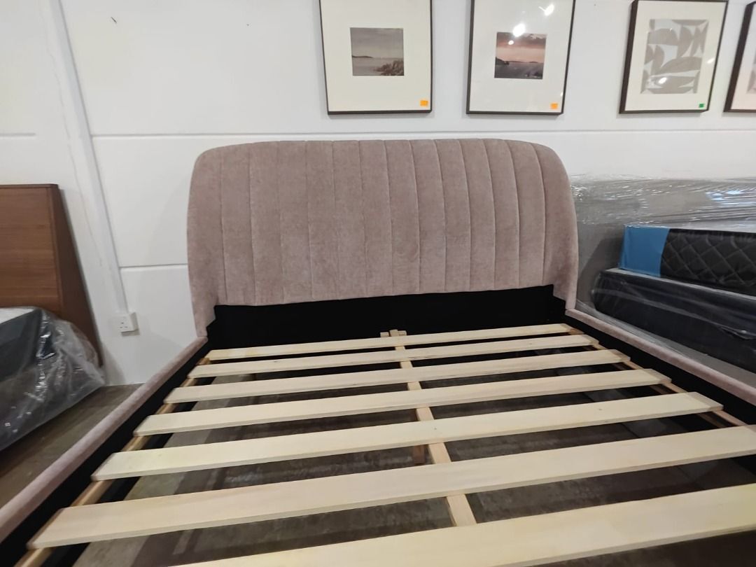 luther_tufted_queen_size_bedfr_1775373728_052ce0d4_progressive