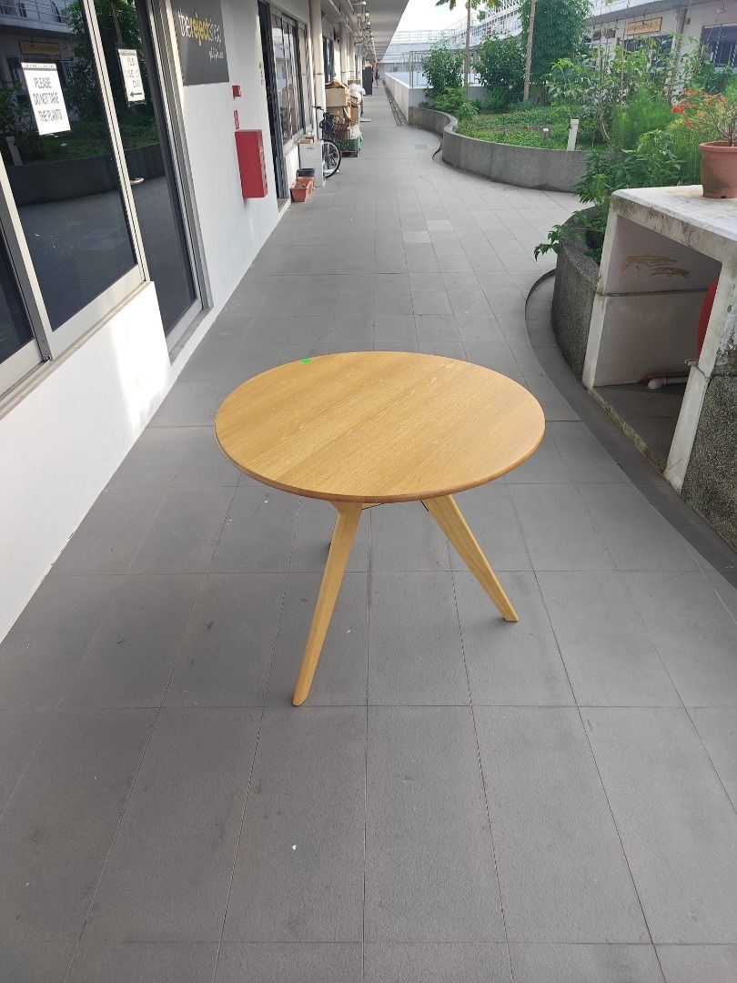 kuta_round_dining_table_in_whi_1781167146_ac2d122f_progressive