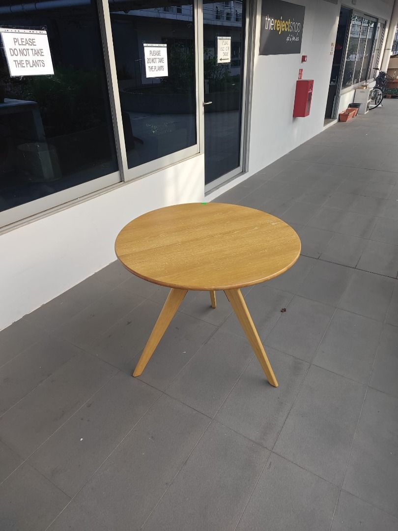 kuta_round_dining_table_in_whi_1781167146_70e90d3b_progressive