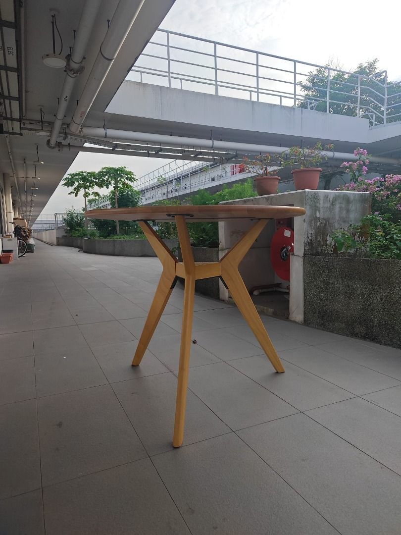 kuta_round_dining_table_in_whi_1781167146_446434db_progressive