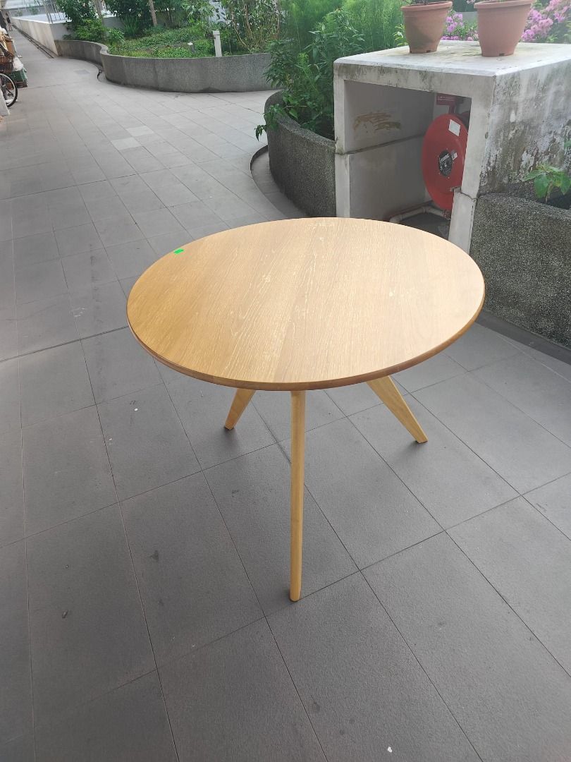 kuta_round_dining_table_in_whi_1781167146_a914d1d2_progressive