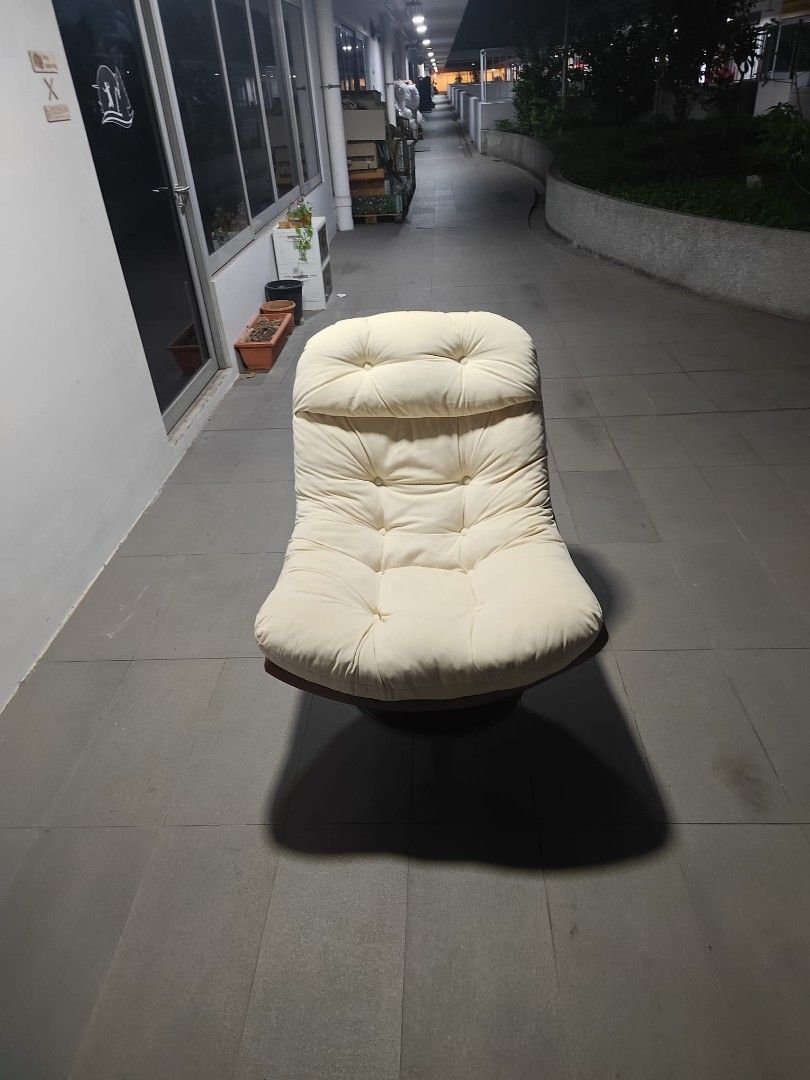 christiansen_lounge_chair_1783769816_1de1e472_progressive