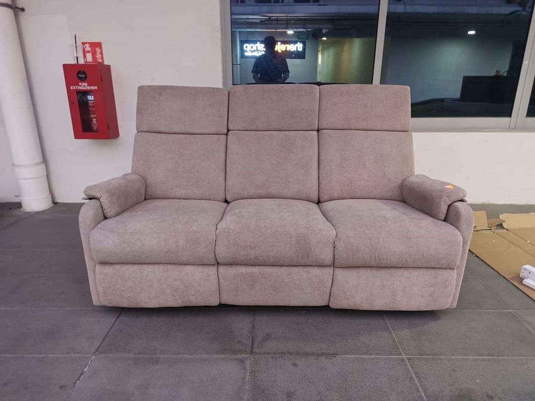 molzahn_3_seater_manual_reclin_1786714806_604042d9_progressive