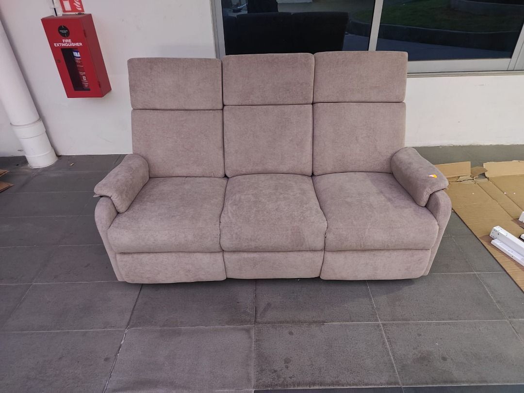 molzahn_3_seater_manual_reclin_1786714806_45f9aba5_progressive